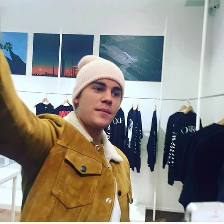 UPurpouse's tweet photo. Justin Bieber hoje no pop-up da Purpose Tour em Copenhagen, Dinamarca. (02/10) https://t.co/Exin0ZoHBb