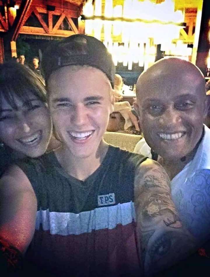 UPurpouse's tweet photo. Nova foto divulgada de Justin Bieberem Bora Bora em Dezembro de 2015.😀 https://t.co/Rbal0JtxHZ