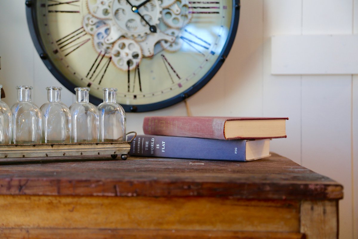 TheFinderyWaco's tweet photo. It's all in the details.
What are some of your favorite items to decorate with? We love these old books and vintage bottles! https://t.co/RsqQvKzoai