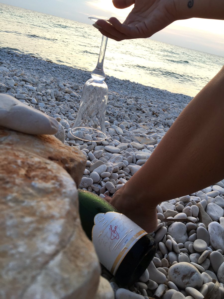 Alya Official (@alyamusic1) on Twitter photo Sometimes you just need a vitamin 'sea' and time off with people you love. #PeninaAlya #srcezasrce <a href="/RadgonskeGorice/">Radgonske Gorice</a> Sometimes you just need a vitamin 'sea' and time off with people you love. #PeninaAlya #srcezasrce <a href="/RadgonskeGorice/">Radgonske Gorice</a>
