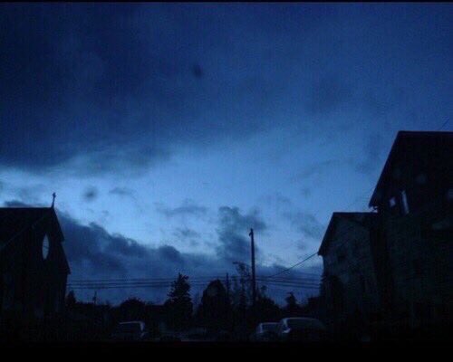 WeAreSexAndLove's tweet photo. "él" era como la luna; por las mañanas desaparecía https://t.co/XBKDnWwN88