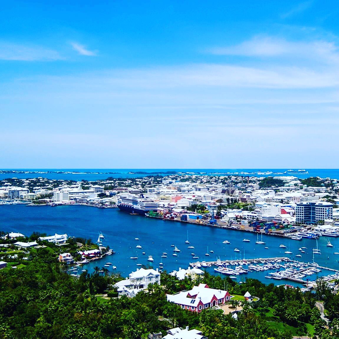 BermudaAerial's tweet photo. Bermuda's economic heart: Hamilton @CityhallCOH #Bermuda #BAM https://t.co/j2QYOrHGCL