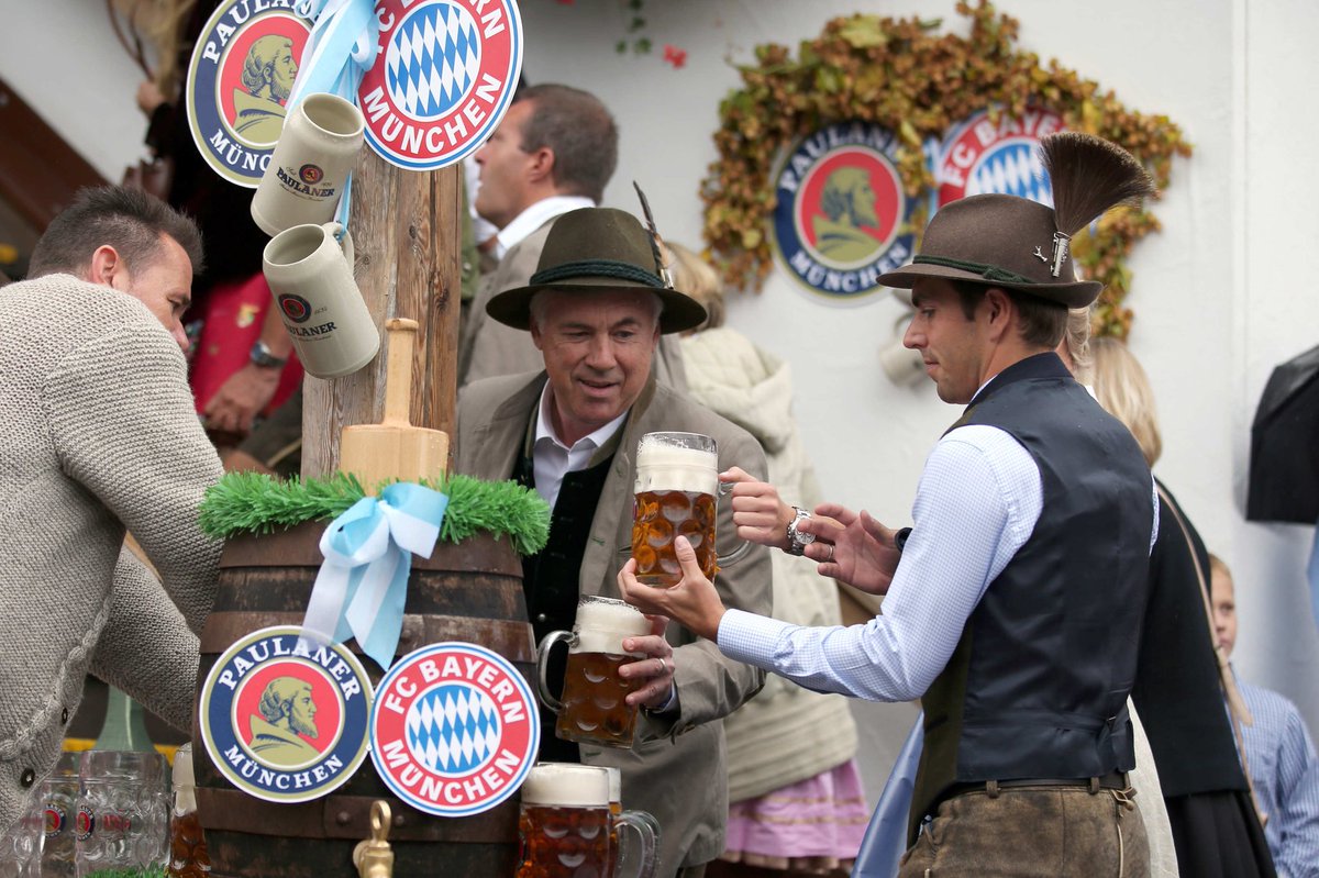 オクトーバーフェストを楽しむバイエルン ミュンヘンの選手 監督まとめ ビールの祭典 Oktoberfest Togetter オクトーバーフェストを楽しむバイエルン ミュンヘンの選手 監督まとめ ビールの祭典 Oktoberfest Togetter