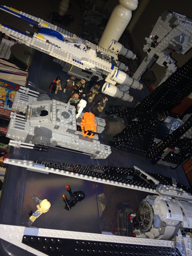 cjkirchner's tweet photo. Thank You @LEGO_Group For Shipping Enough Product And Making My #RogueFriday A #RogueWeekend #RogueOne #Lego https://t.co/hFJvpovooQ
