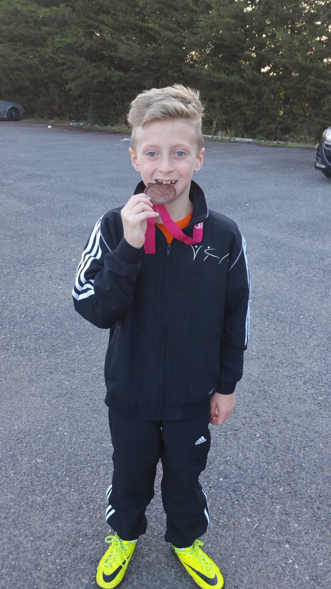 Looby_lou02's tweet photo. Awesome day, Morgan placed 11/52 at #MLO2016 L1Elite and took bronze on fx! Pb scores and 9.9 on pommel! #smashedit #nextstopbritishfinals https://t.co/HIPlMPgYAI