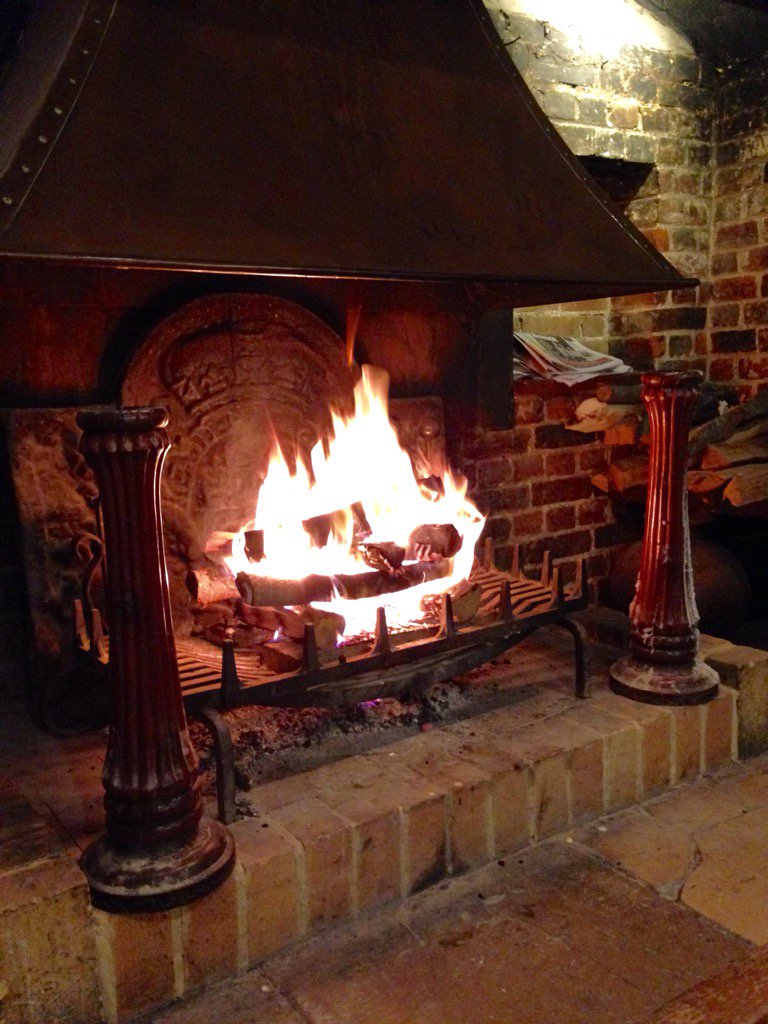 Sophie_Neville's tweet photo. First fire of the season at the Master Builders Hotel & Resturant for our wedding anniversary #October #NewForestFun https://t.co/N74T02mwgy