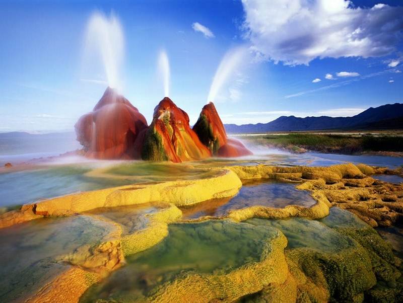 NatureDailyPics's tweet photo. Stunning picture of the Black Rock geyser in Nevada https://t.co/DDb9wfQBRy