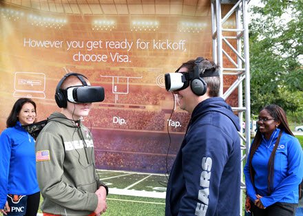 VisaNews's tweet photo. Exclusive 360-degree VR experience puts fans right in the action as @ChicagoBears prep for game time! Brought to you by @Visa &amp; @PNCBank. https://t.co/6Ulvuy3OlI