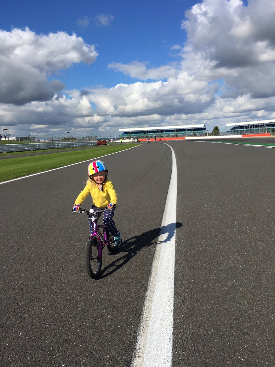 TeamJenxy's tweet photo. Great experience @silverstonettc Loved the Minions pit stop. Thanks to @OpSmileUK for the medals and tshirts #proudkids https://t.co/UqUem2URPt