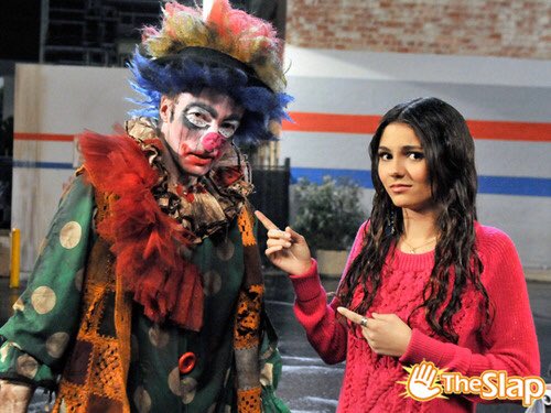 SamWoolfOhio's tweet photo. these creepy clown sightings remind me of that victorious episode where the clown is at the gas station creepin everyone out https://t.co/DP8uzF3ly1