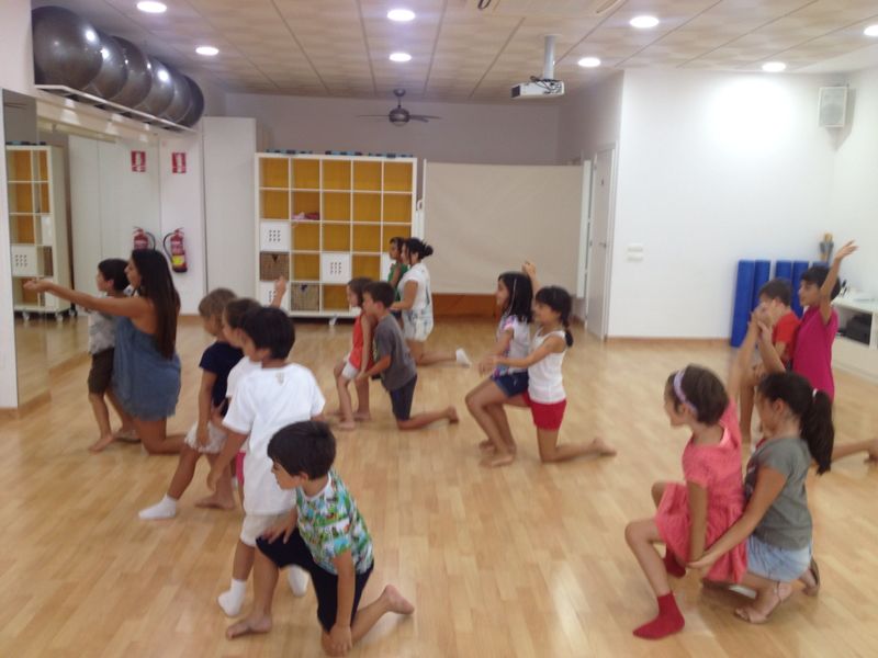EvaDDB's tweet photo. Peques!!
Horario: 17.30h a 19h.
Zumba, Danza Oriental, Clásico y Flamenco.
Diciembre:opción Musical Palacio de Congresos (Marbella). https://t.co/GBZKFYSNLX