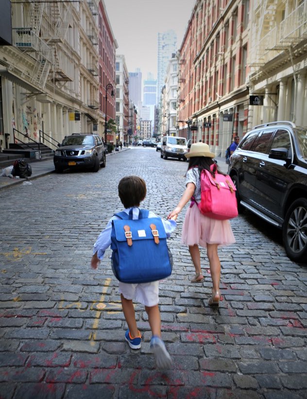 PerryMackin's tweet photo. Colorful and light. These bags are great! #perrymackin #kids #school #bag #backpack https://t.co/uizucaMXW6
