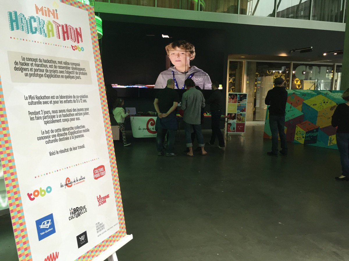 la_vitrine's tweet photo. Les jeunes du #MiniHackaton sont prêts à vous accueillir dans le hall de #LaVitrine. Coin St-Laurent/Ste-Catherine #jdelaculture https://t.co/Q2LbE5fQLs