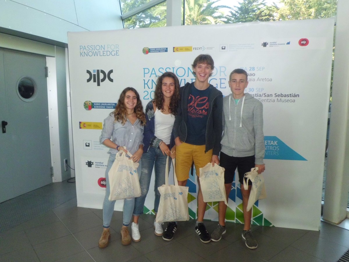 Erniobeako ikasleak Passion for knowledge jaialdian