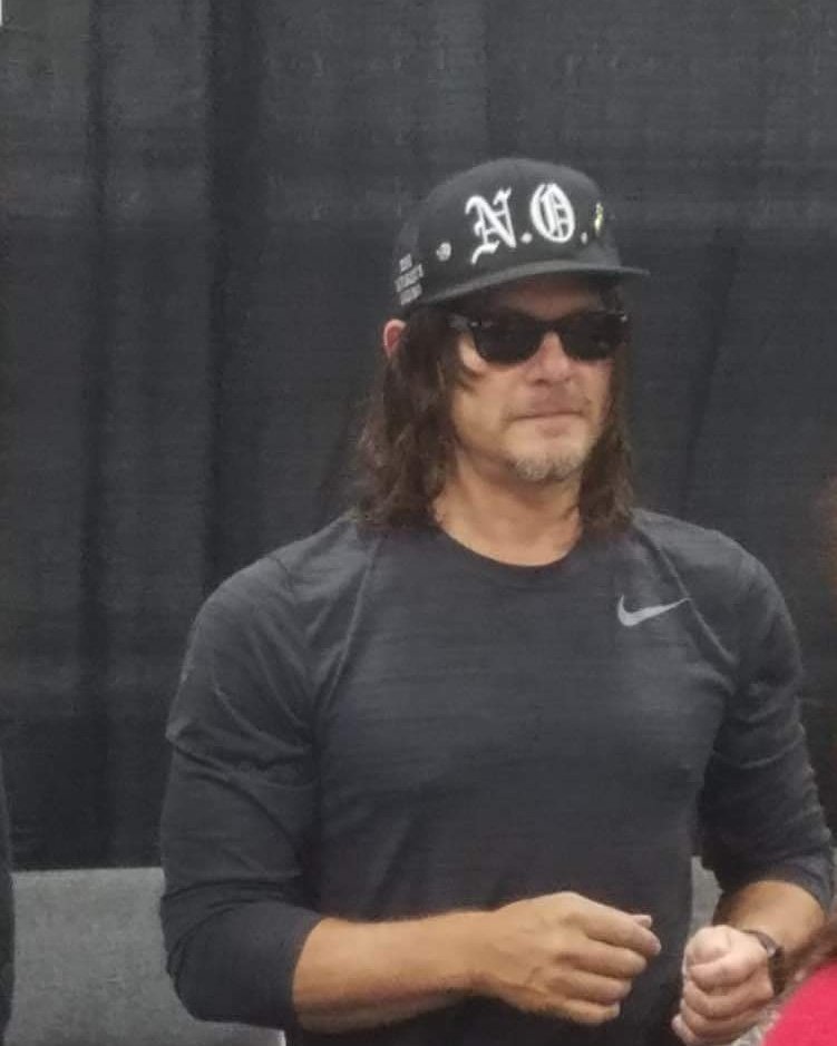 cher_harle's tweet image. ❤ that #NikeShirt 😍 #normanreedus #WSCPhilly 10-2-16 📷 Preston Sell FB @wwwbigbaldhead #bigbaldhead