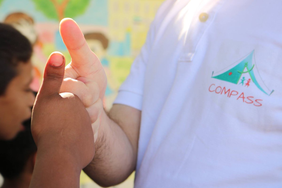 CompassLF's tweet photo. @layangccsupport Supports #CompassCampaign by delivering backpacks and stationery in Al-Amal teaching centers in Bekaa Valley. https://t.co/yoAX8RjSZm