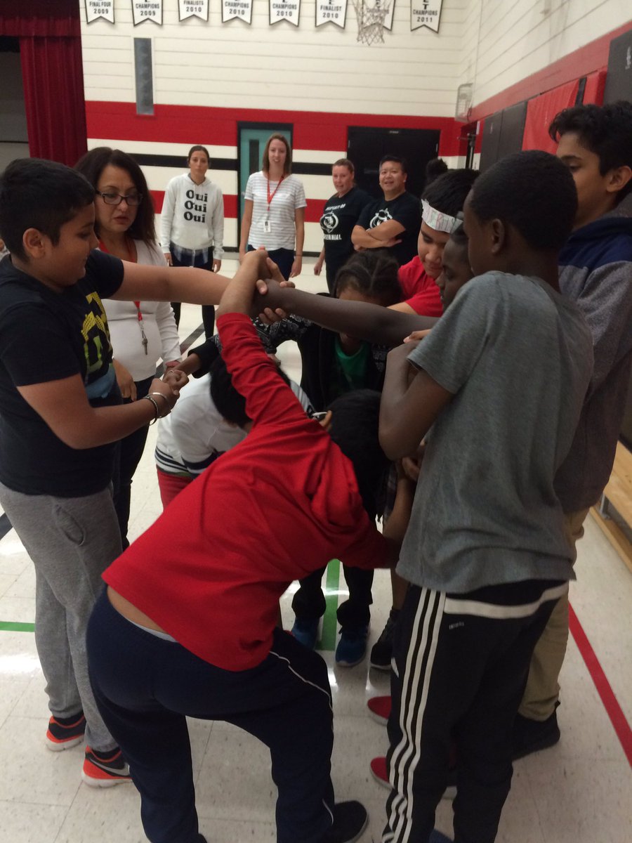 CSPS_VisualArts's tweet photo. Untying the #humannot at the #prideassembly #repcentennial @CentennialSrPS https://t.co/DRbuc3AKwv