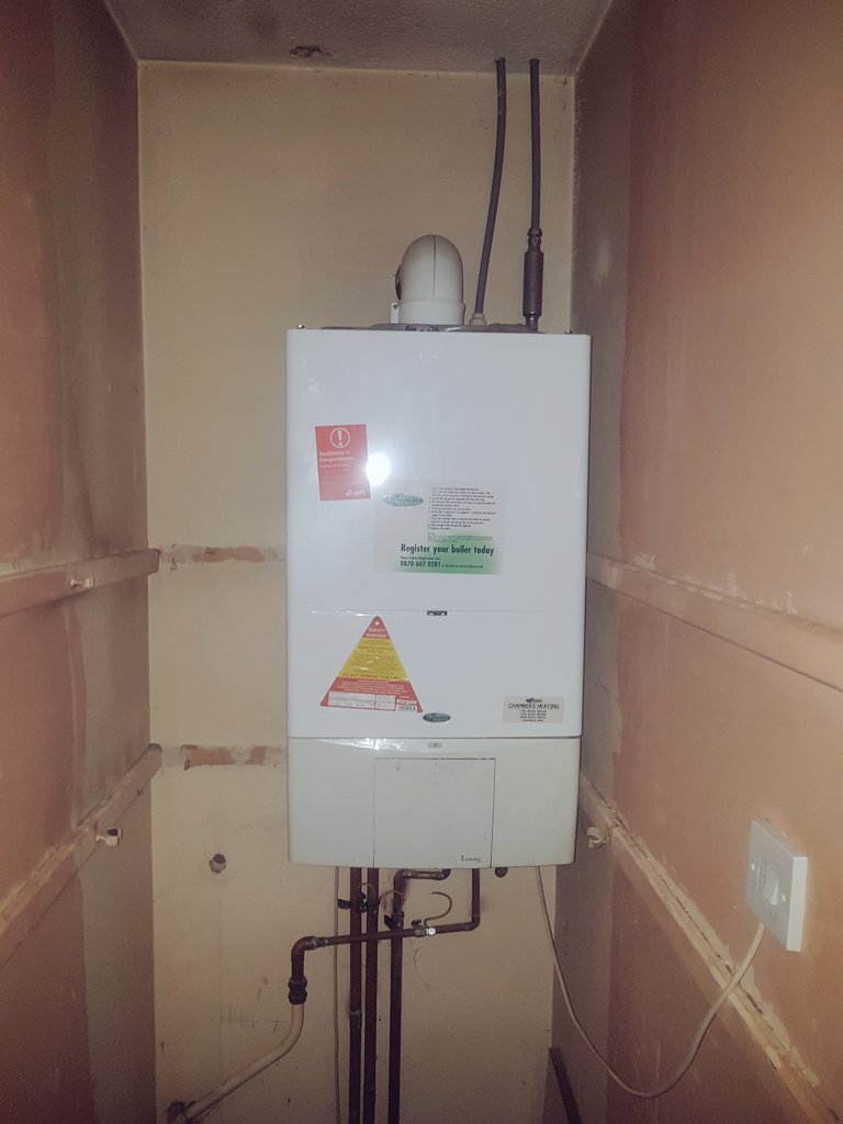 AS_Heating's tweet image. #Beforeandafter #ideallogic (30kw)#boiler  #combi #northampton  #boilerinstallation asheating.net #combiswap #asheating