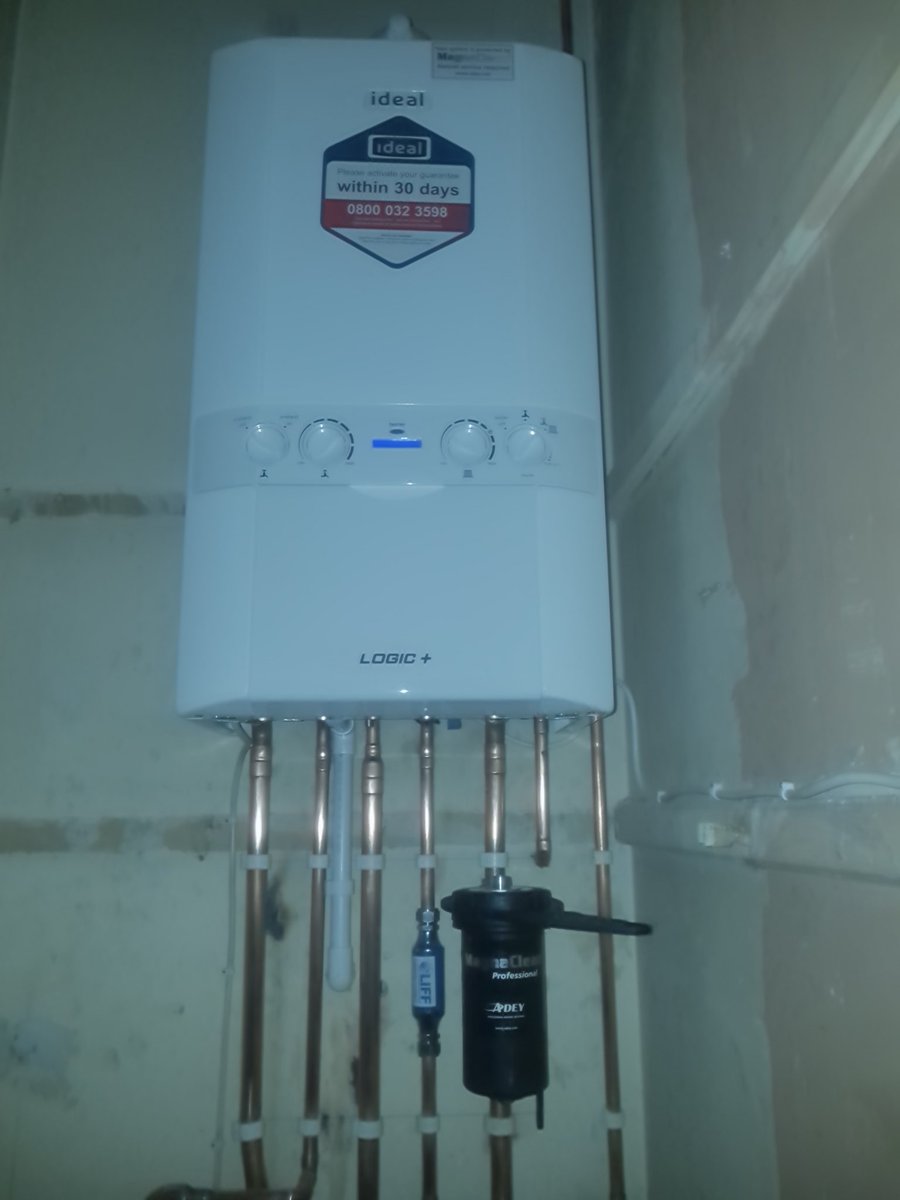 AS_Heating's tweet image. #Beforeandafter #ideallogic (30kw)#boiler  #combi #northampton  #boilerinstallation asheating.net #combiswap #asheating