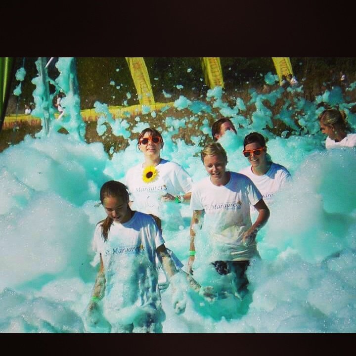 Natashaa_30's tweet photo. #bubblerun2016 #5k #funrun #bubblerush @st_marg https://t.co/V32Oyp5Jyp