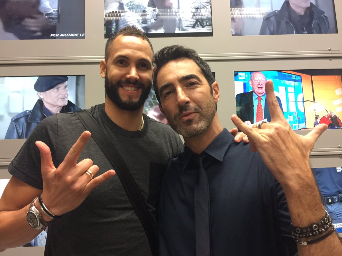 DSportiva's tweet photo. Arrivano gli ospiti a #LaDS #Juantorena per il #GrandeMatch su #RomaInter dalle 22:40 @AleAntinelli @osmanijp5 @RaiSport https://t.co/SFtOgn3OhS