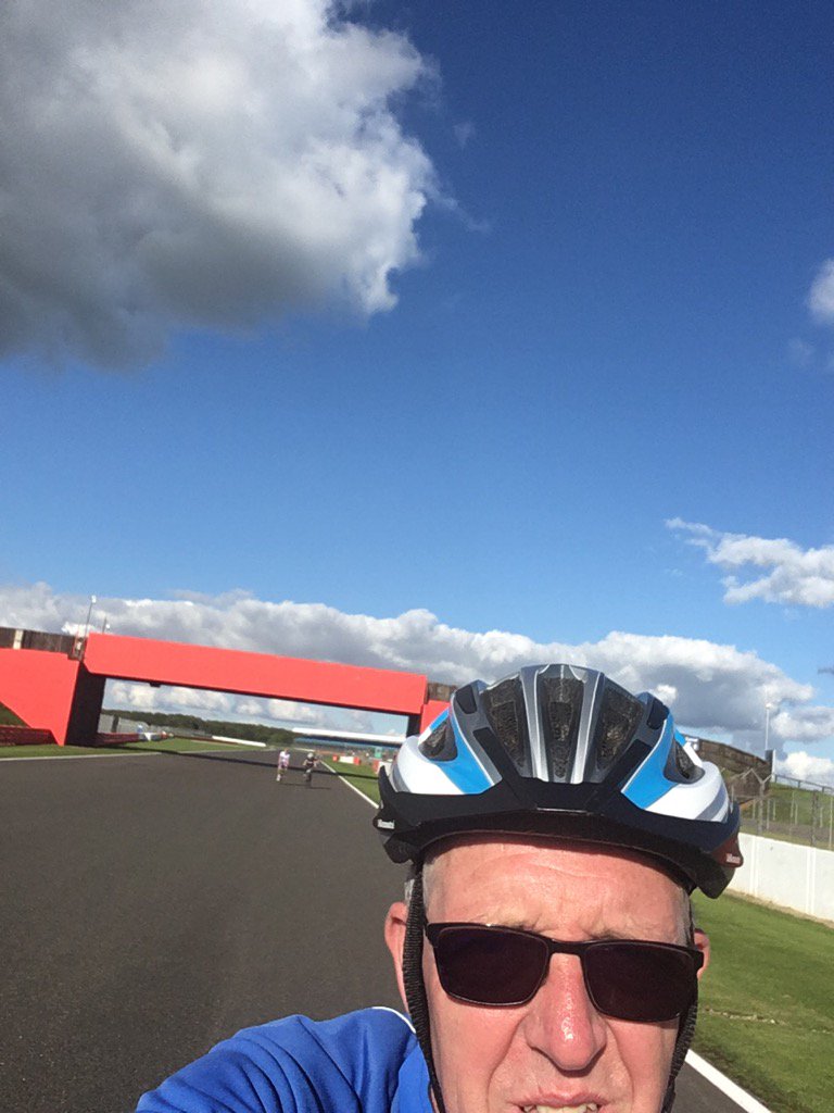 Mcfc13's tweet photo. Flat out on Hanger straight 😎🚴🏽🚴🏽🚴🏽@silverstonettc https://t.co/VRKgkc979P