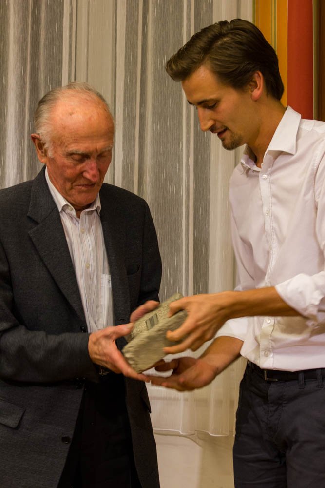 derKirchner's tweet photo. Als Präsent an den alten Herrn einen seiner ersten Steine. Die Besonderheit ist das eingedruckte #Behaton-Emblem. https://t.co/p0OVlae4iu