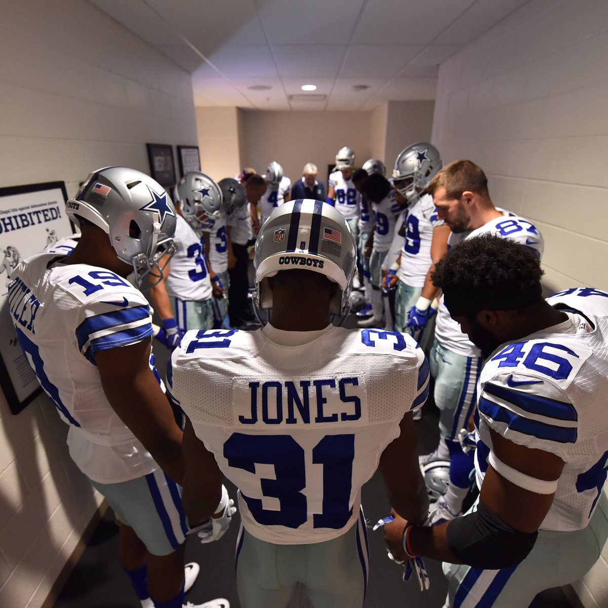 dallascowboys's tweet photo. Pregame ritual. 
#DALvsSF https://t.co/tlCqZqG6r7