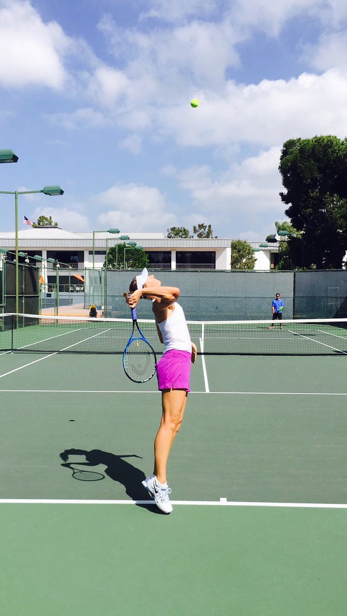 MariaSharapova's tweet photo. Sundayzzz 🎾 https://t.co/FwX9ZM6XtX