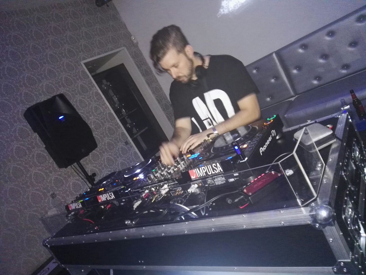 Disfrutando del techno en Sevilla con <a href="/Sundayground/">Sundayground</a>