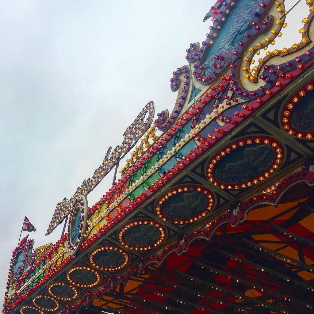 EmilyKay3's tweet photo. Carnival daze #thebigE #ride #matterhorn #childlikefun #carnielife #allofthelights https://t.co/F8ULok2hYi
