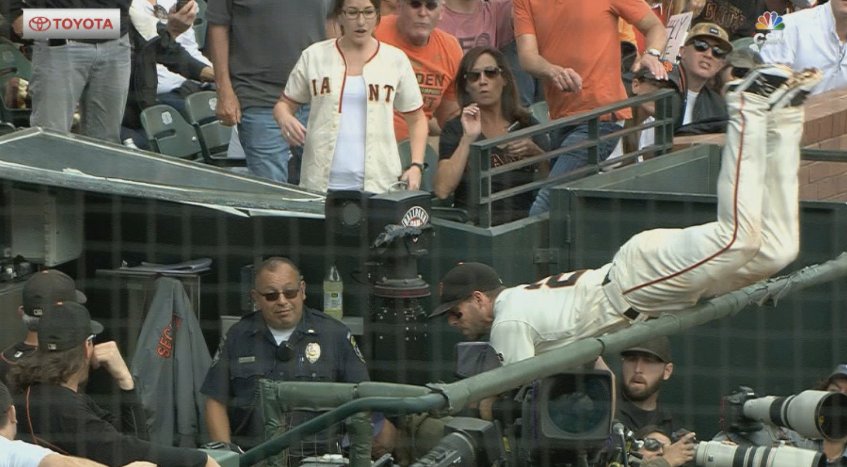 PavlovicNBCS's tweet photo. Conor Gillaspie with one of the best plays of the year: https://t.co/LQSlZBcPAT