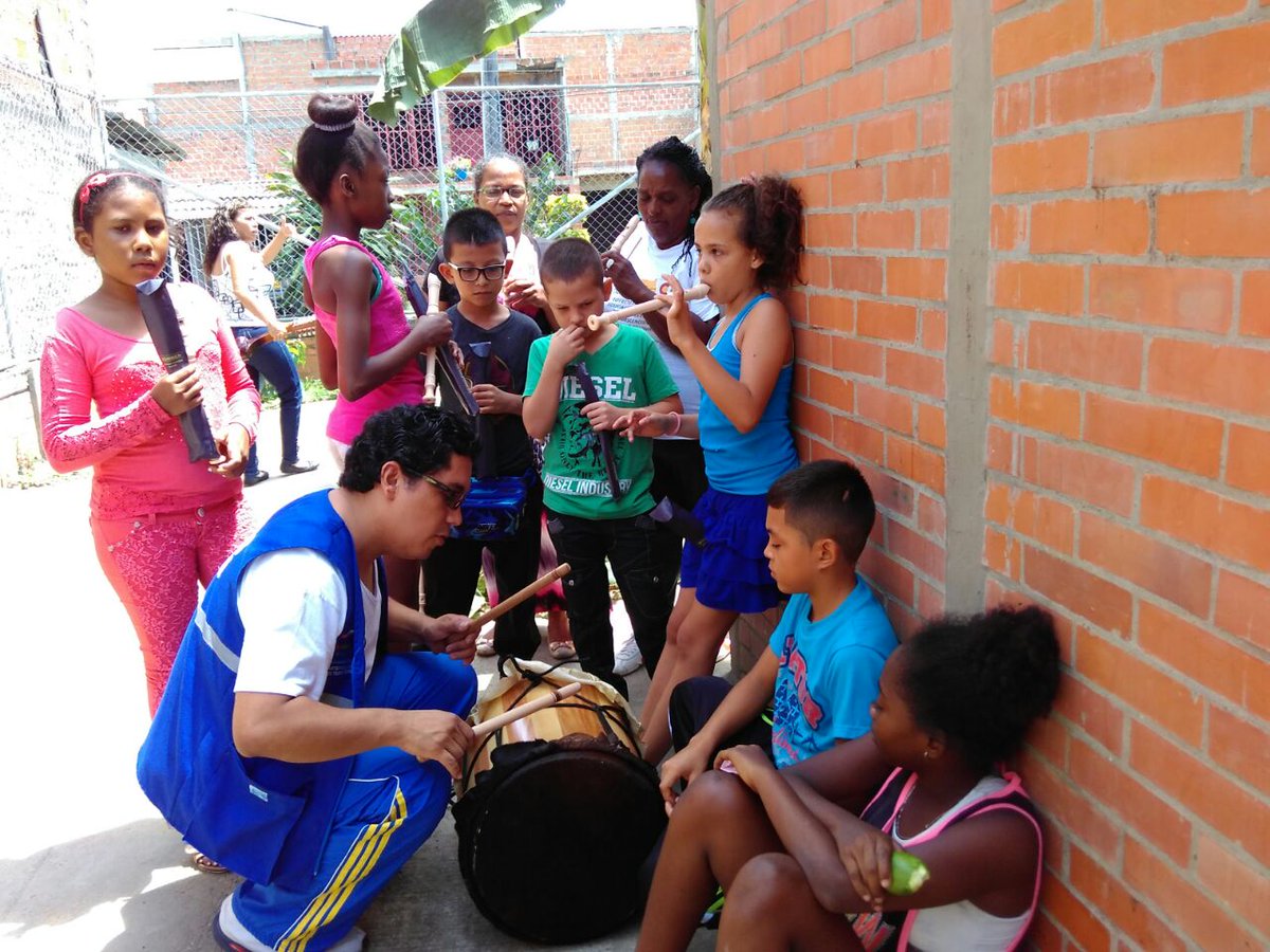 Mtorescultura's tweet photo. El arte es una herramienta que genera paz equipo @Mtorescultura  #PlebiscitoPorLaPaz #SiaLAPazenColombia https://t.co/gfgNvxTNO1