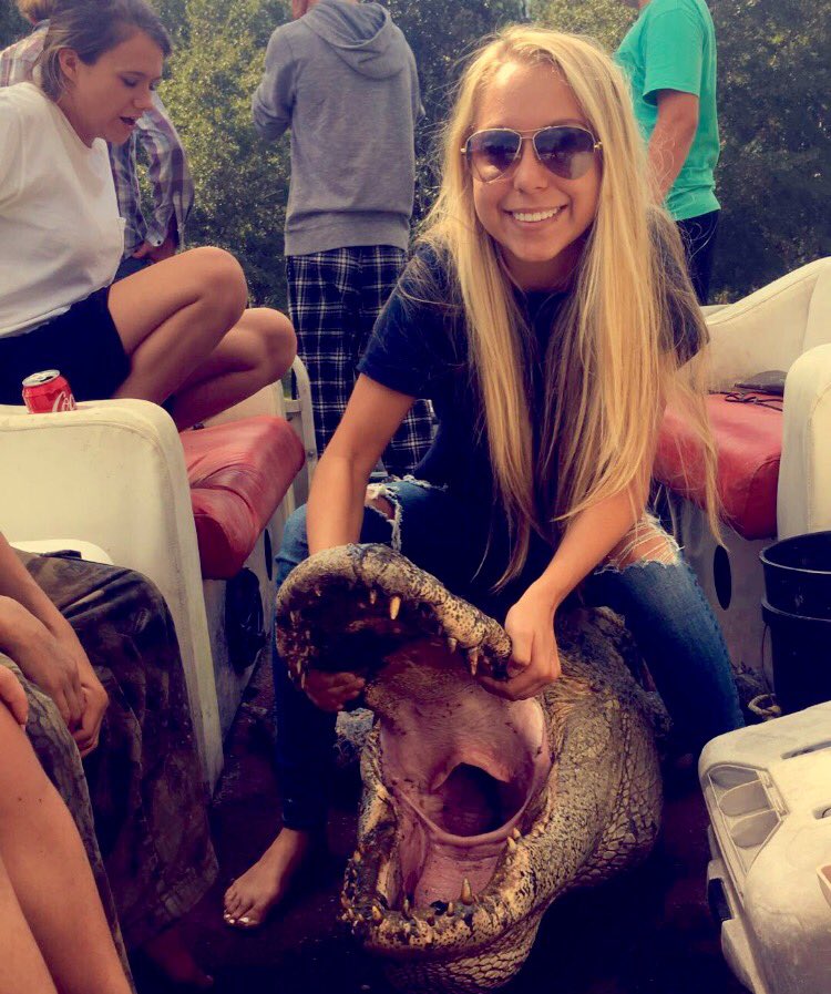 TaylorC_1's tweet photo. Just in case anyone missed it on my SC, my uncle killed a hugeee gator 😂🐊 564 lbs&amp;just a few in. shy of 12 ft 😱 #yesitistagged #yesitslegal https://t.co/GGYTOdh7v1