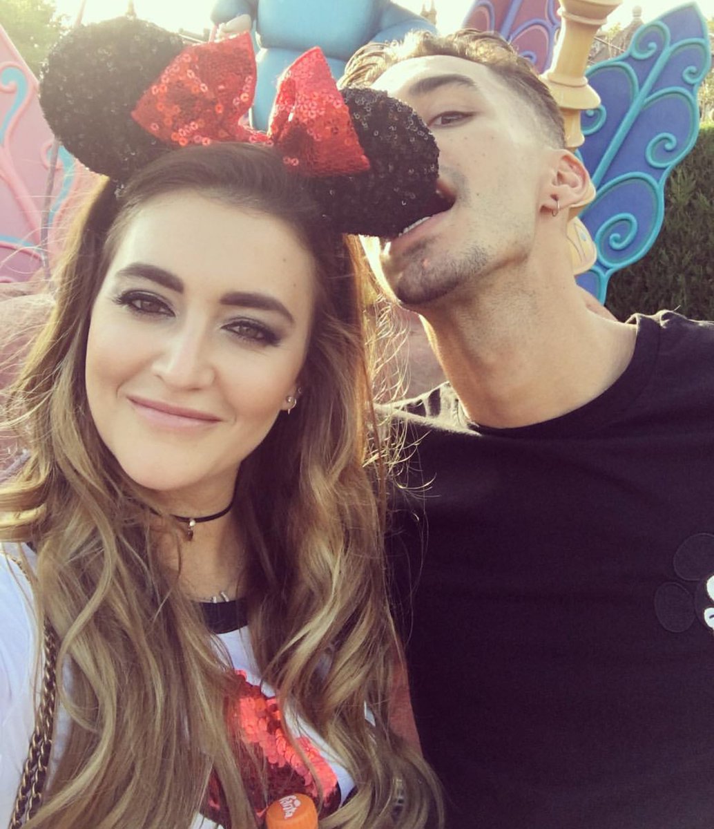 jacksinaupdates's tweet photo. SO ADORABLE😭💕 https://t.co/G1cAdSdu1Y