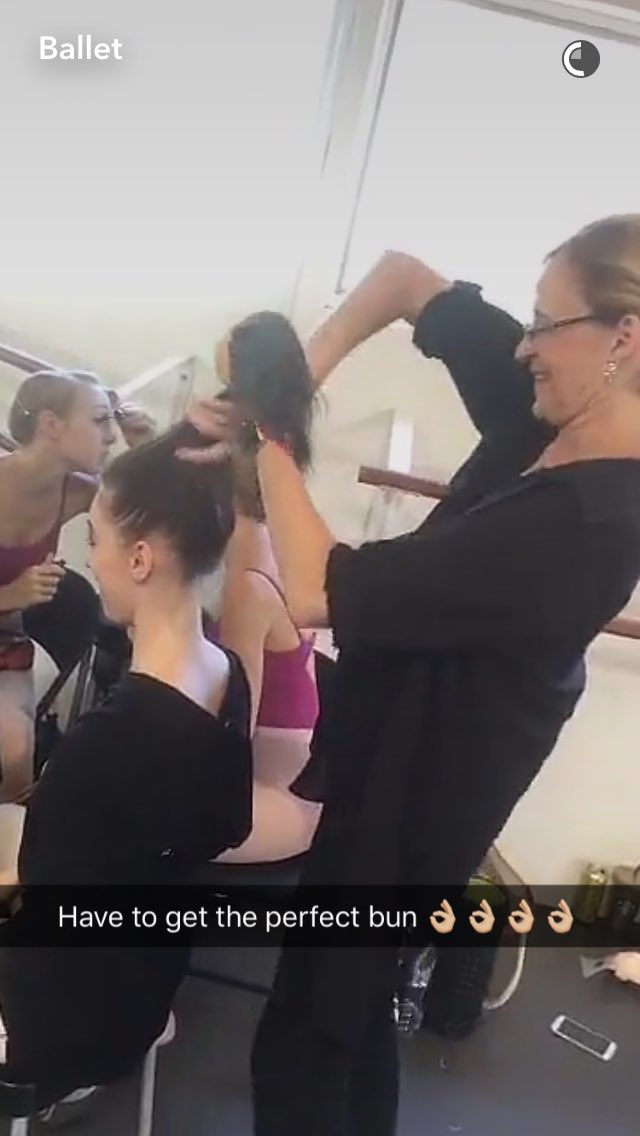 twerknballerina's tweet image. id like to take a moment and thank @Snapchat for this