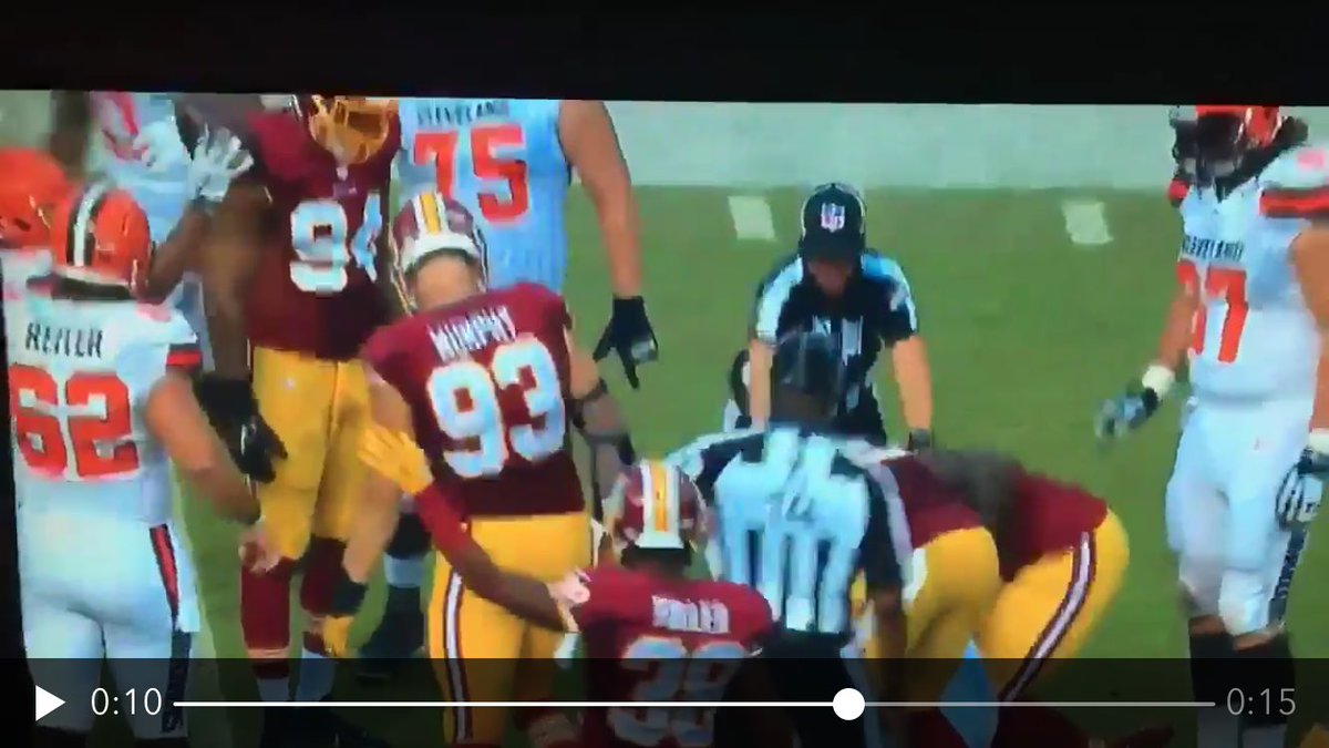 DBNnetwork's tweet photo. DUDE. HE HAS THE BALL IN HIS HAND #CLEvsWAS #PHANTOMFUMBLE #Browns #WTFNFL #BrownsTwitter https://t.co/FNowxupass
