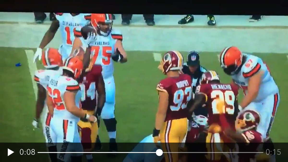 DBNnetwork's tweet photo. DUDE. HE HAS THE BALL IN HIS HAND #CLEvsWAS #PHANTOMFUMBLE #Browns #WTFNFL #BrownsTwitter https://t.co/FNowxupass