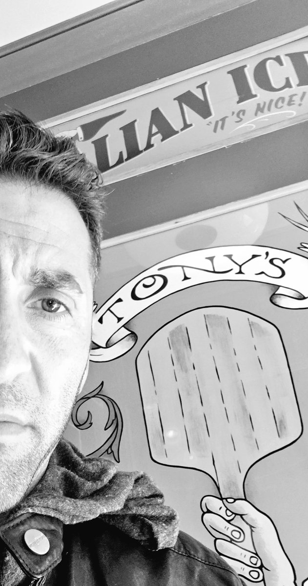 KevinKleinLIVE's tweet photo. Looks like @TheKevinKlein has eaten so much @tonyspizza415 that only half of his face fits in pictures. #CheatDay #FUKale https://t.co/uuCAF8DuL5