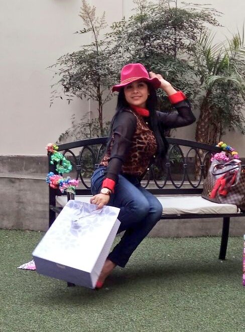 lefiita's tweet photo. Eres como las estrellas que guias e iluminas nuestra vida ❤😍👸Eres la descripción de un amor puro y leal 😍❤ #TuReloj😍 @maricarmenmarin TQM https://t.co/IVnZRO2PoJ