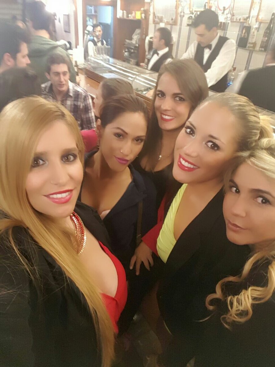 marta_busto's tweet photo. Que no me las cambien..😍😍 @AzaharaSantos88 @JuditLLL @bustoqdisgusto #Shaki #Gaby https://t.co/25q0QEe529