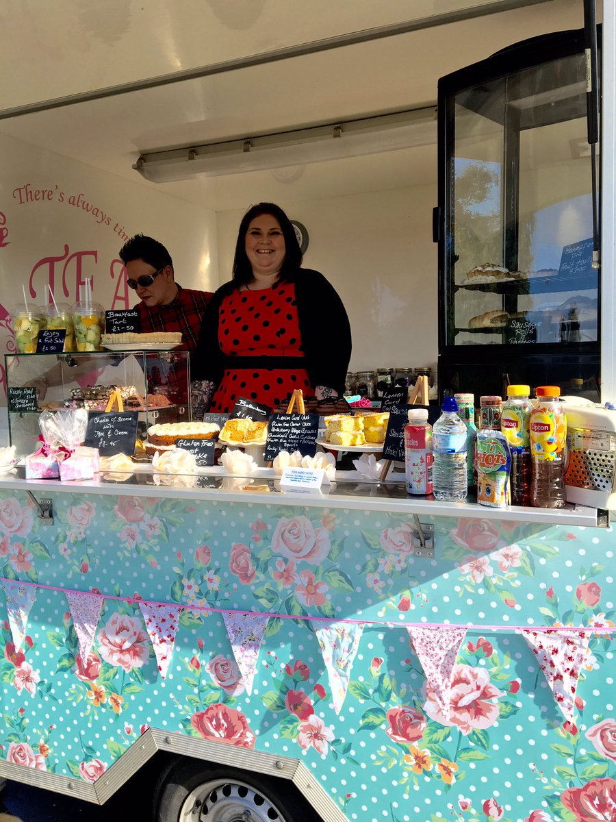 Le2ley's tweet photo. Lovely meeting vintage Jo and enjoying her teas and cakes today @vintagejos81 https://t.co/S8KoPKp5OB