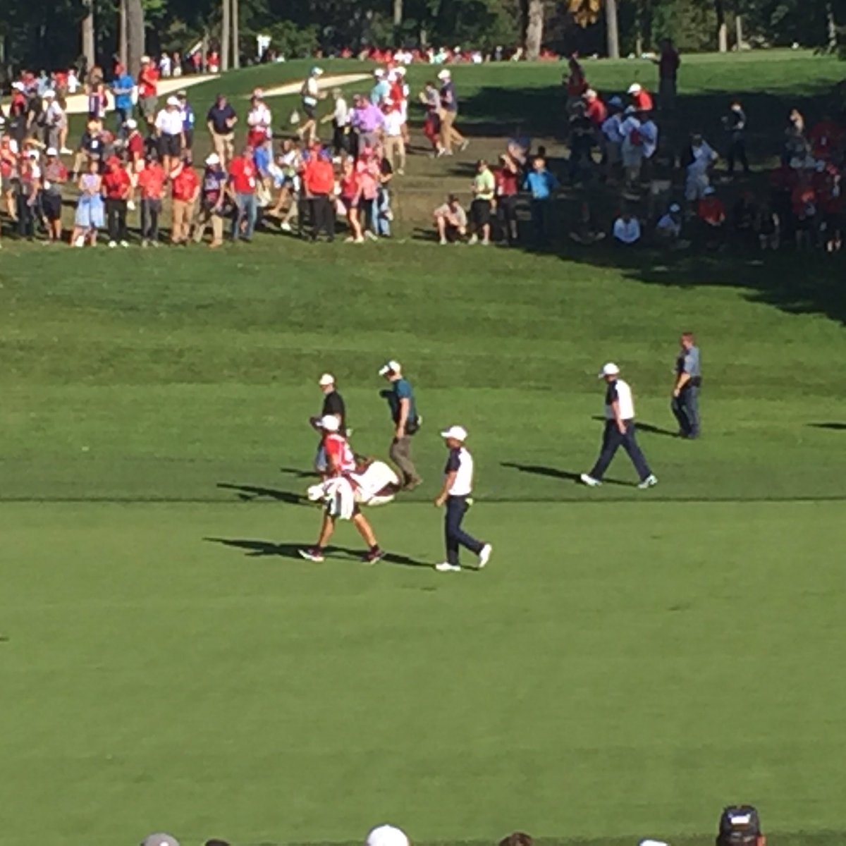 Mrdavid43's tweet photo. Ryan Moore great shot on 16 #RyderCup2016 #GoUSA 🇺🇸 https://t.co/ItgP6jIoGd
