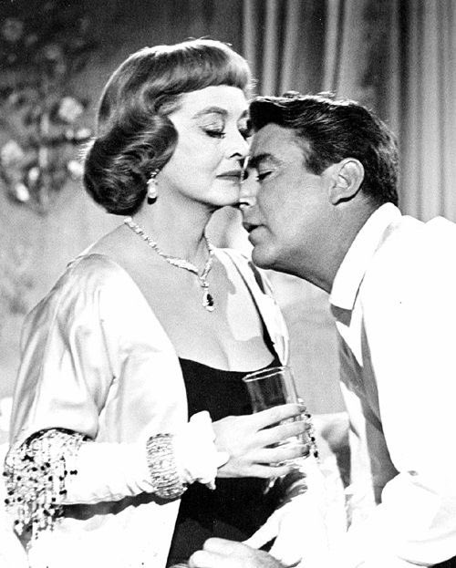 BNoirDetour's tweet photo. #cooloffamovie Peter Lawford nuzzling Bette Davis. https://t.co/kGD6DbCWwc