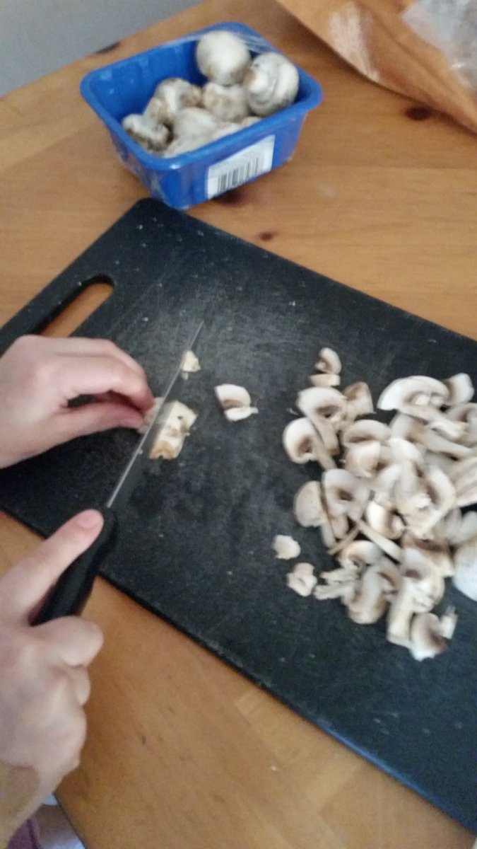 LearningHome101's tweet photo. Life skills.  Include your children in your life.  #training #leadership #LearningInTheHome https://t.co/KmAdp1v0ML
