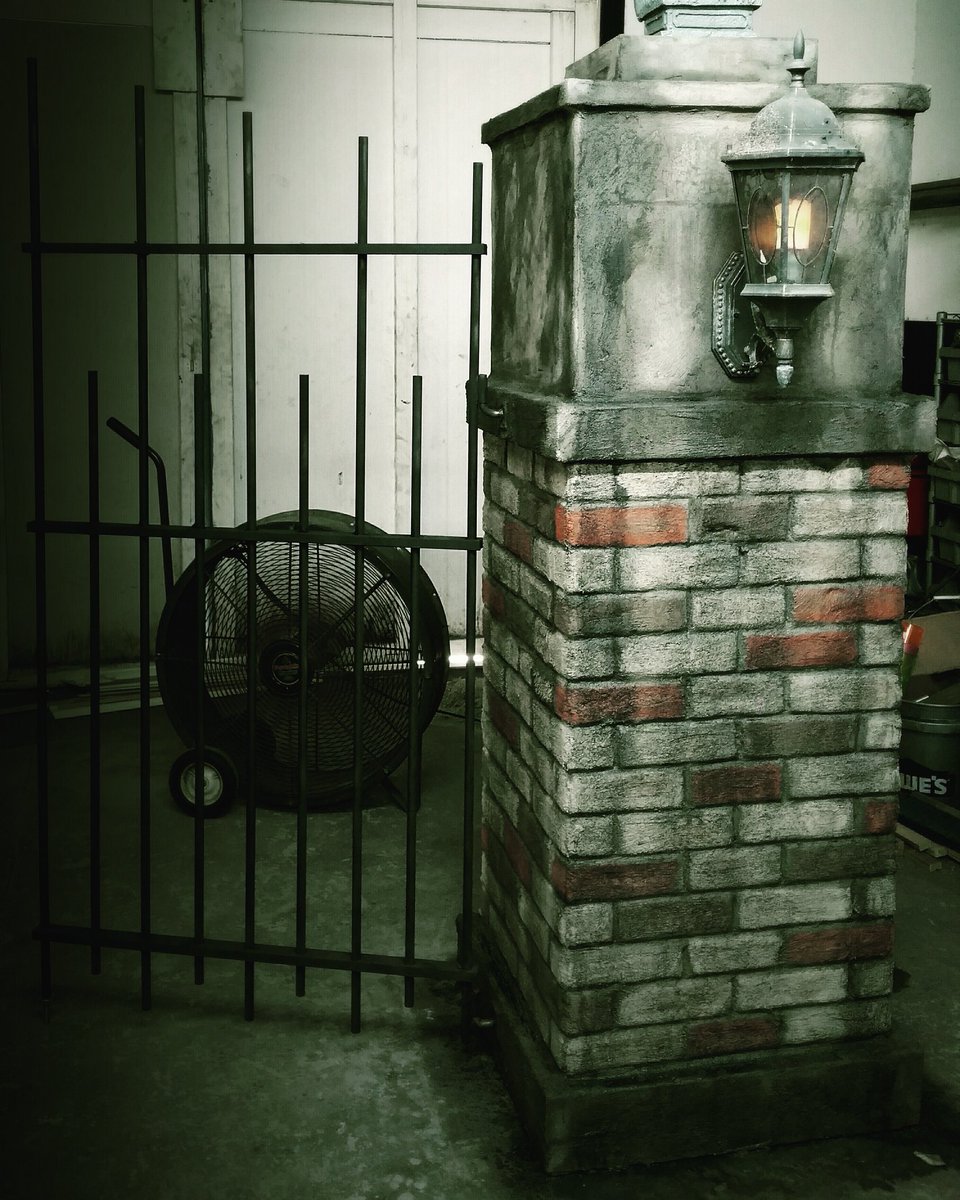 Set coming along great! <a href="/thetimtracker/">Tim</a> <a href="/MrHorror/">Horrormoviesandstuff</a> @HauntInsider <a href="/LovelyZena/">Zena 👑 // Real Queen of Horror</a> <a href="/HauntLifeLLC/">Haunt Life™</a> @hauntmagazine @HHNCrypt