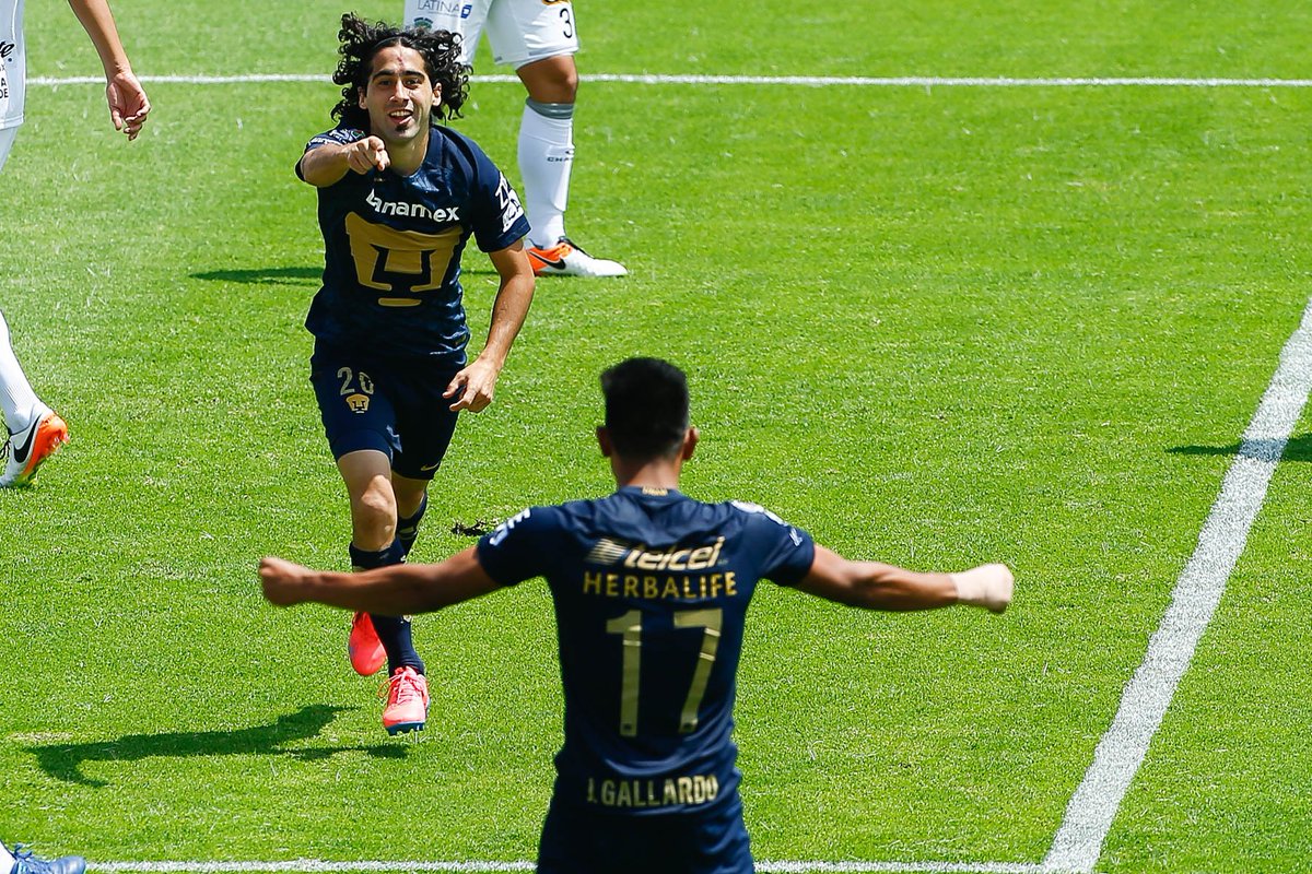 PumasMX's tweet photo. Te compartimos la galería del triunfo auriazul en la cancha del Olímpico Universitario.
#DomingoLoDejoTodo
👉🏼 https://t.co/5Ofhrqow9F https://t.co/VtNwtuQBZb