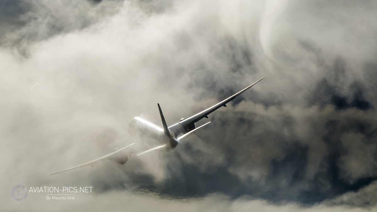 Aviation_Pics's tweet image. Finding a way through the clouds.. #avgeek #avpix