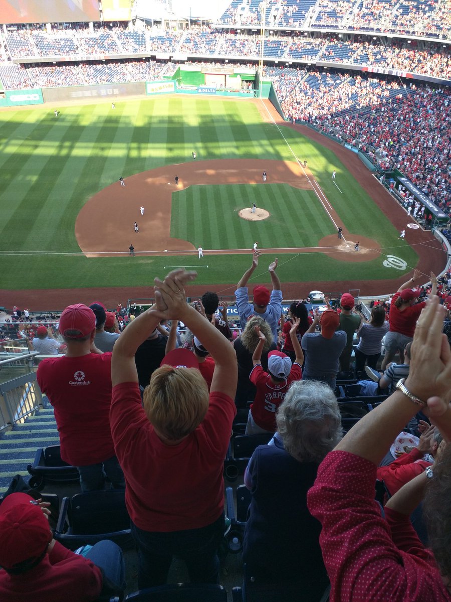 morskie29's tweet photo. #ClearTheBridge! #Espi provides some #Game162 fireworks! @Beezo_08 https://t.co/giWS5ryE9d