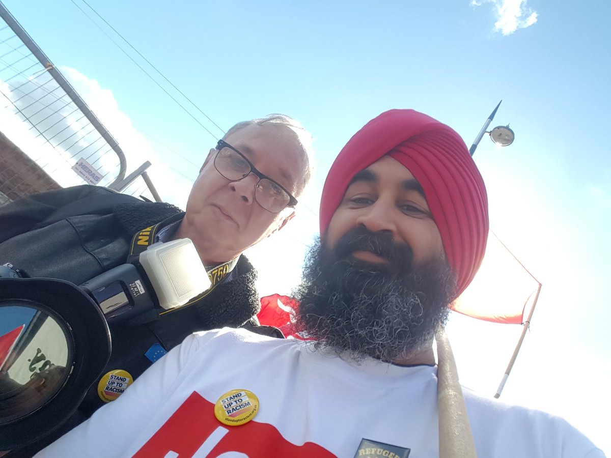 PlymouthChaz's tweet photo. @larrietiernan well look who it is #thatmanwiththecamera meets #thatmanwiththeTurban #TakeBackBrum #ToriesOut @LookASingh @jeremycorbyn https://t.co/rP1G4deWpW